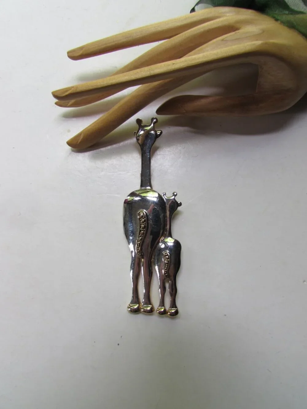 Cutest Mama Giraffe & Baby Giraffe Silver Tone Brooch